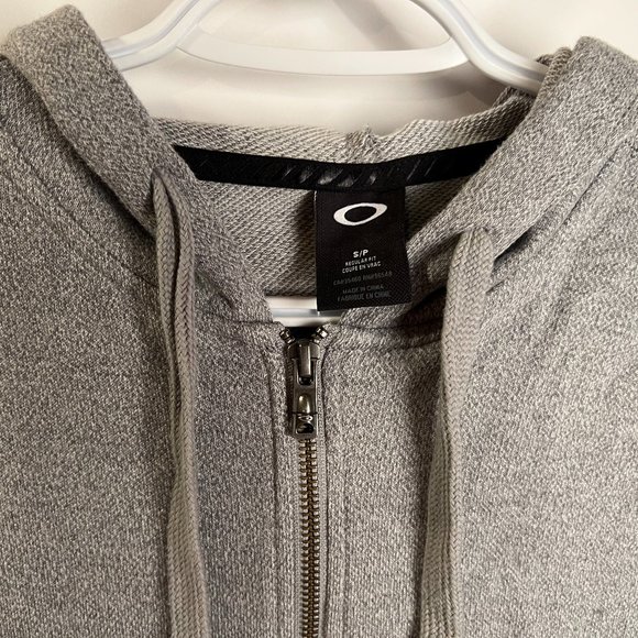Small Oakley zip up sweater - Picture 2 of 3